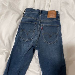 Levi’s super skinny high rise jeans